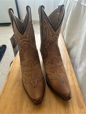 Women's Brown Western Boots - Classic Embroidered Leather cowboy boots